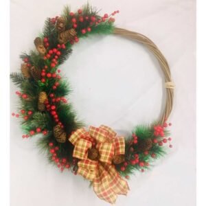 CORONA 50CM MONOFILAMENTO CON PIÑAS BERRIES  Y MOÑO CINTA ESCOCES